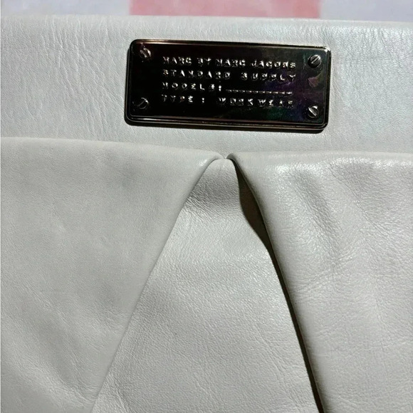 Marc Jacobs off white leather clutch - Picture 3 of 5